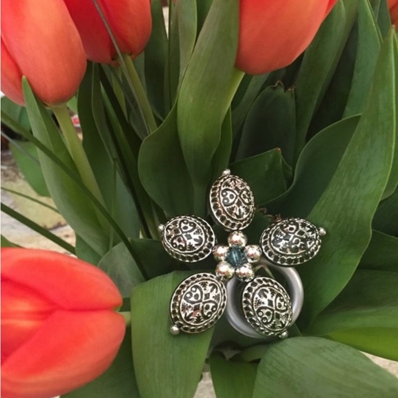 Set of 6 new handmade beaded floral design napkin holders napkin rings - Picture 3 of 4